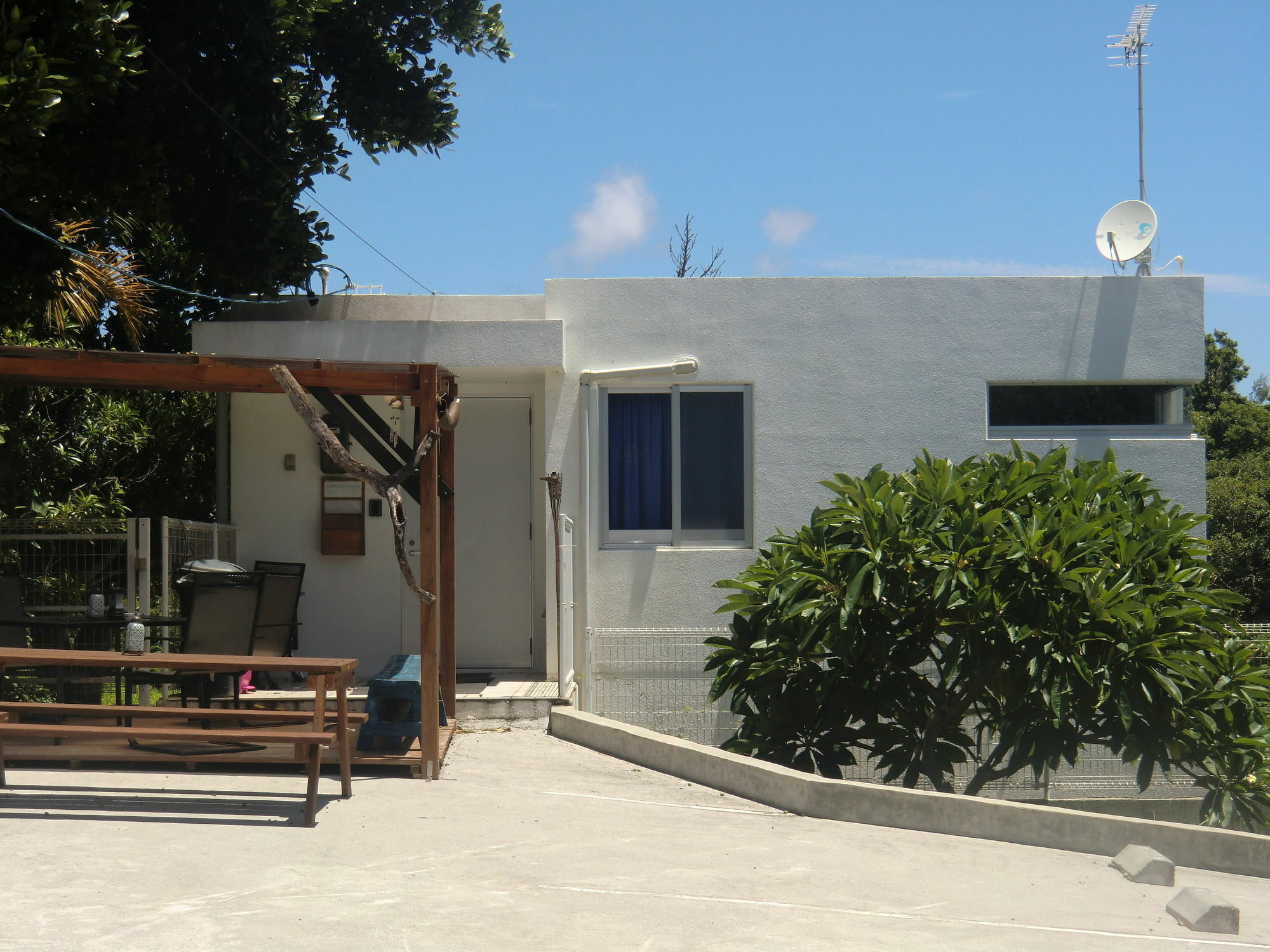 Holiday House Ryukyu-An "Music Hostel" Yomitan Exteriér fotografie