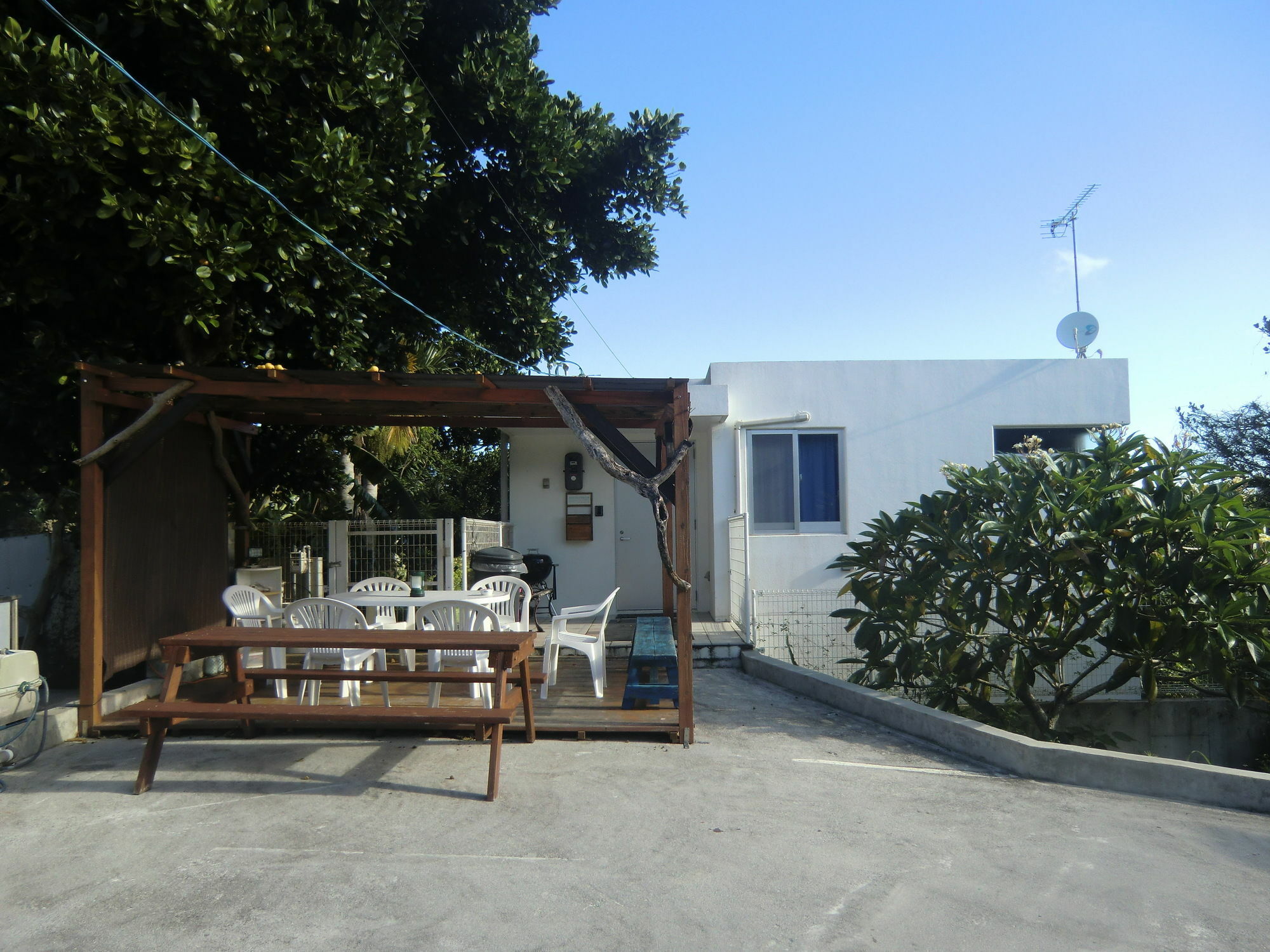 Holiday House Ryukyu-An "Music Hostel" Yomitan Exteriér fotografie